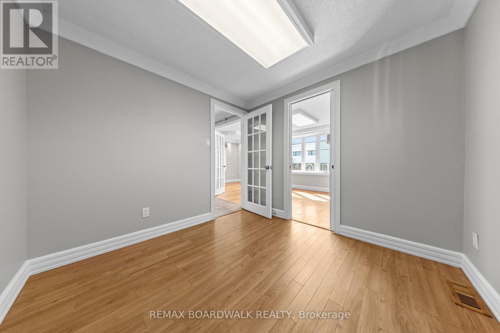 921 NOTRE DAME STREET photo 31