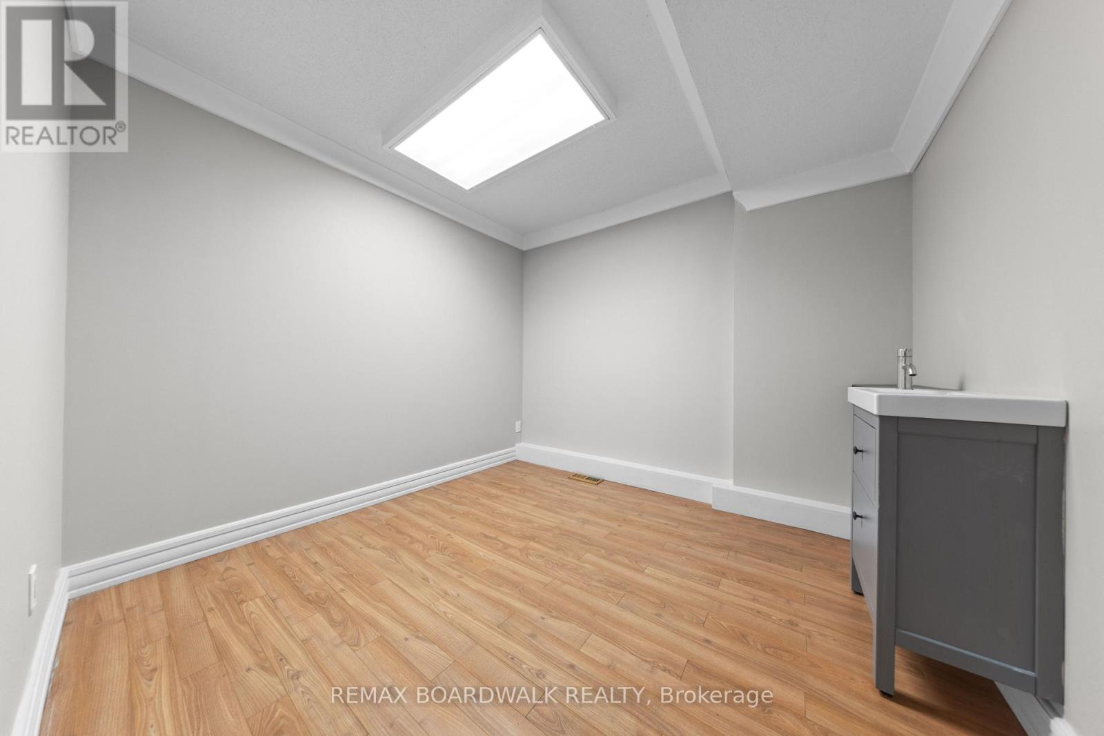921 NOTRE DAME STREET photo 26