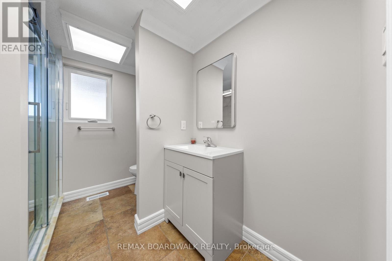 921 NOTRE DAME STREET photo 27