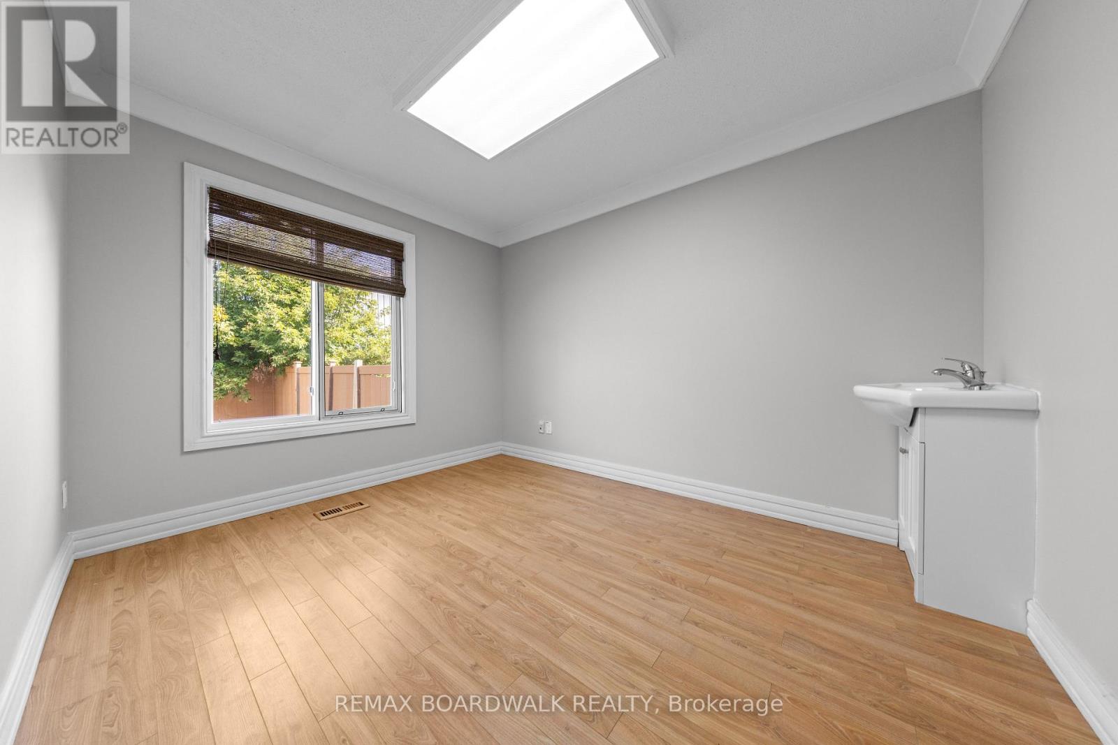 921 NOTRE DAME STREET photo 25