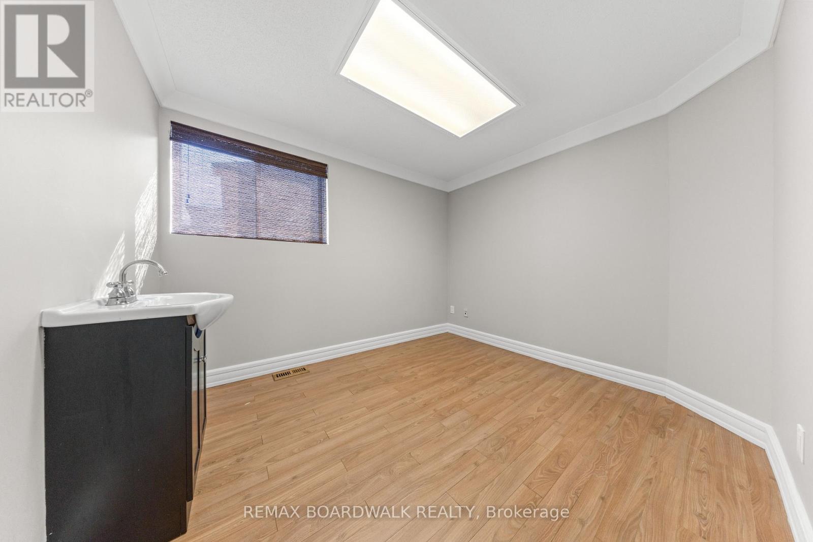 921 NOTRE DAME STREET photo 28