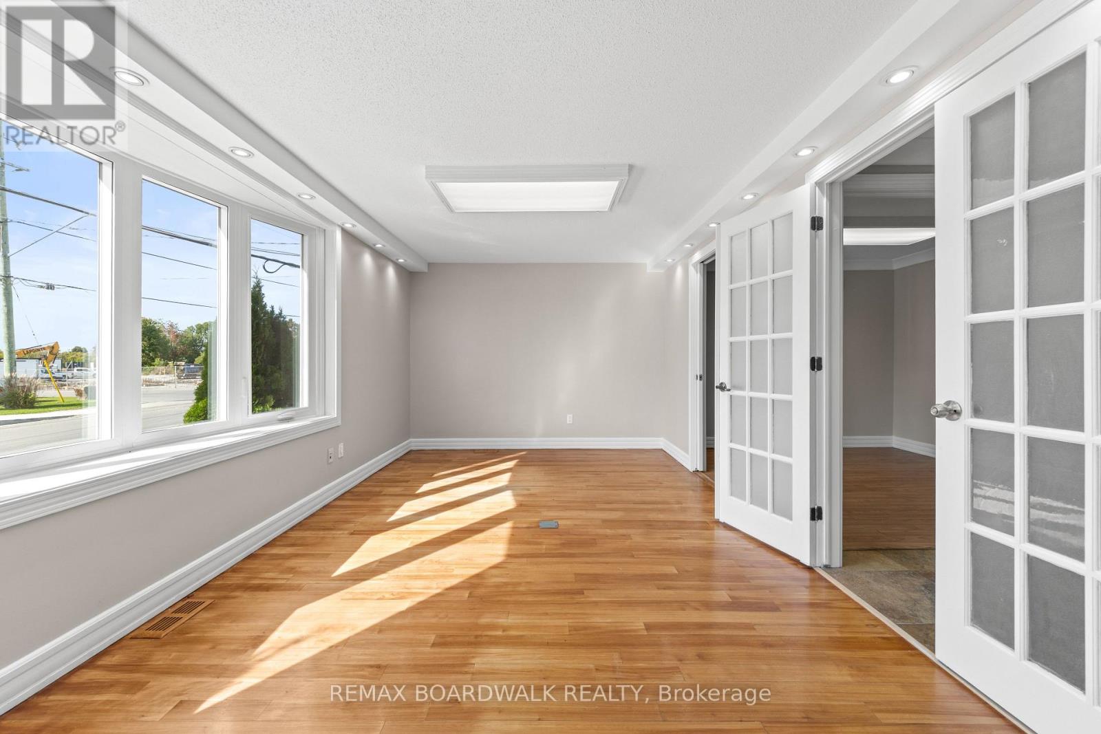 921 NOTRE DAME STREET photo 34