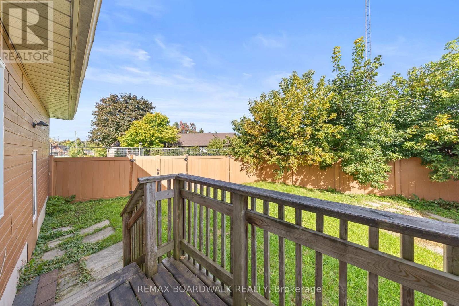 921 NOTRE DAME STREET photo 36
