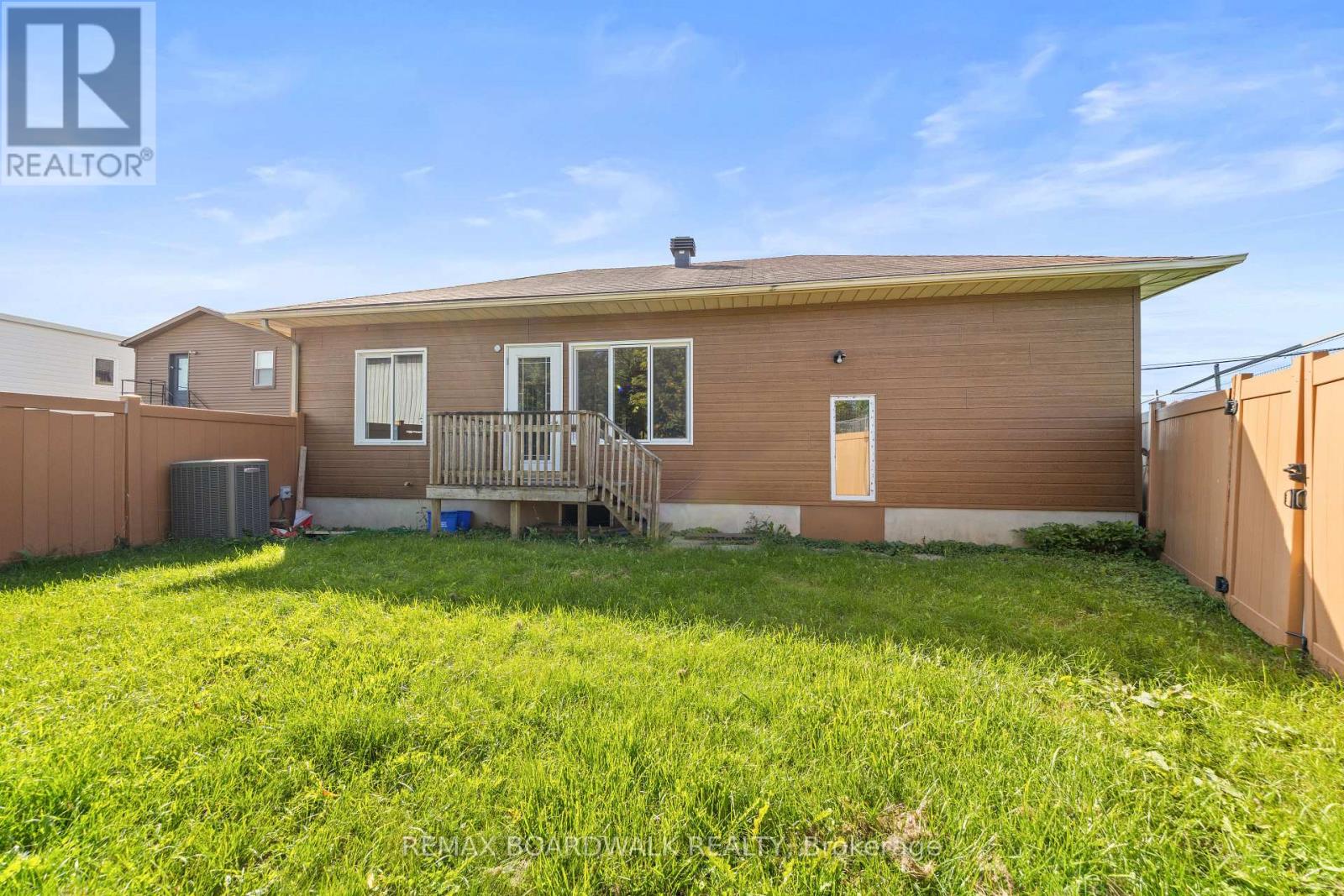 921 NOTRE DAME STREET photo 38