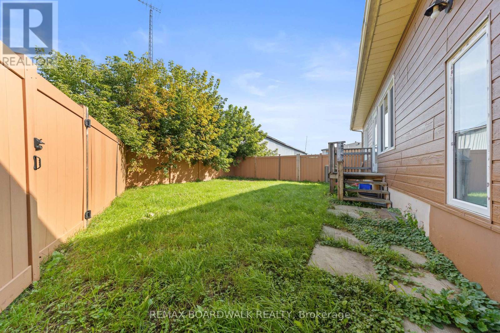 921 NOTRE DAME STREET photo 37