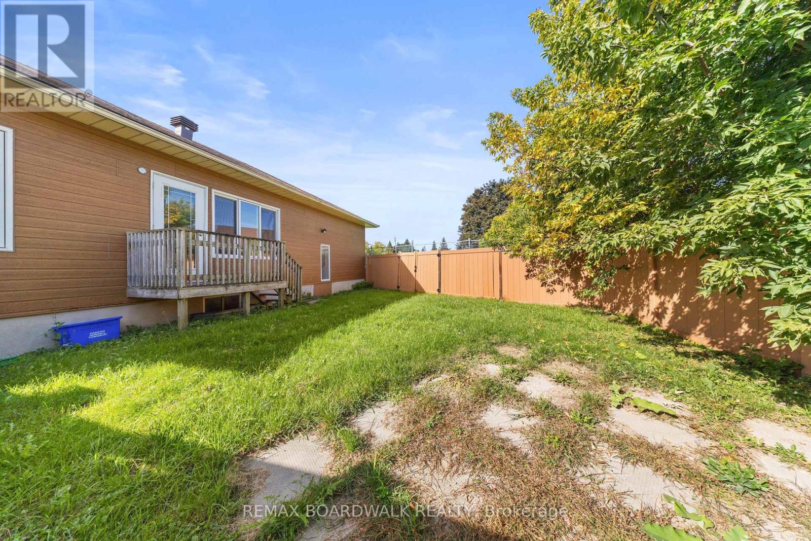 921 NOTRE DAME STREET photo 39