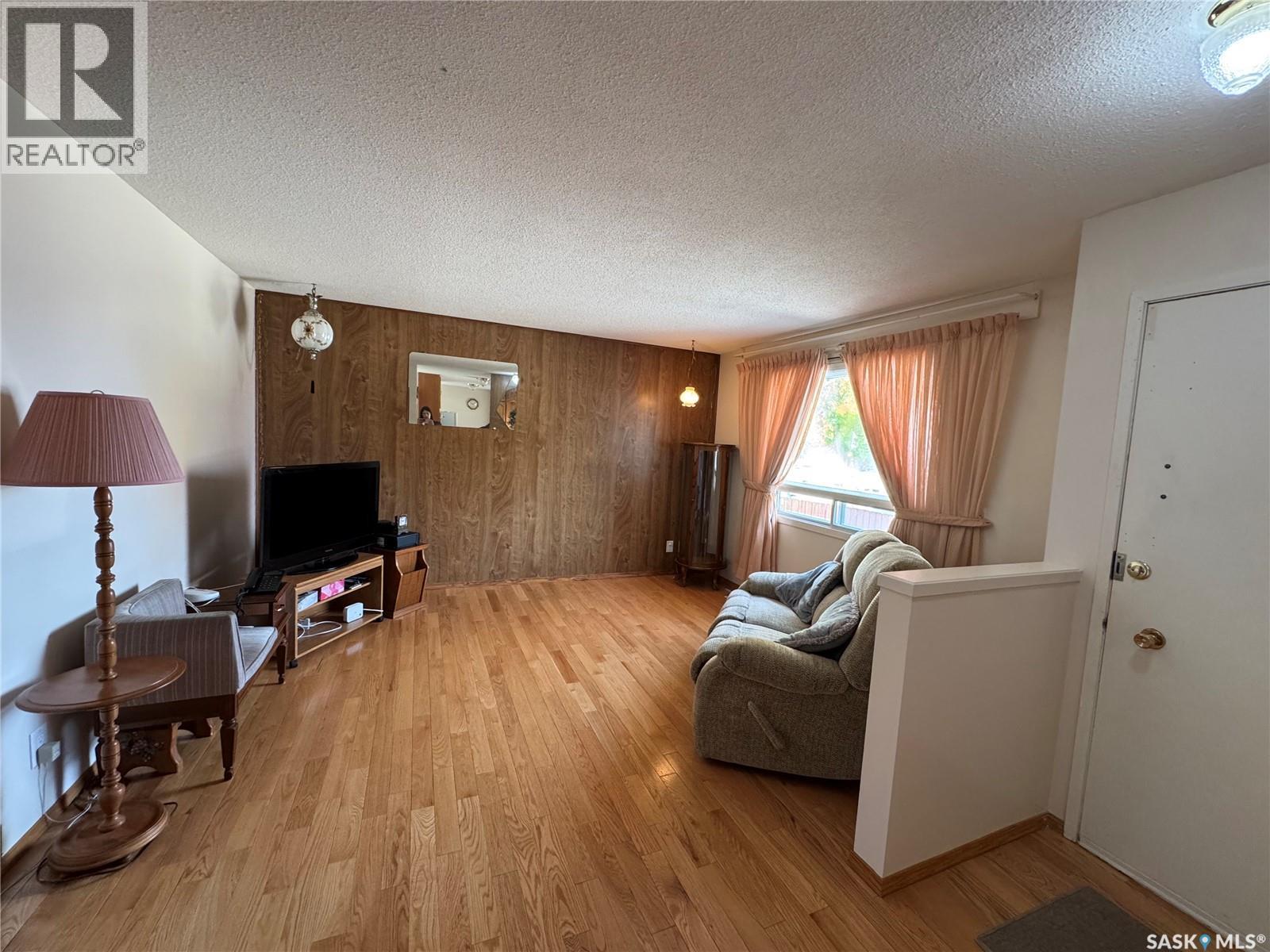 1909 7th Avenue E, Regina, Saskatchewan  S4N 4M7 - Photo 4 - SK049309