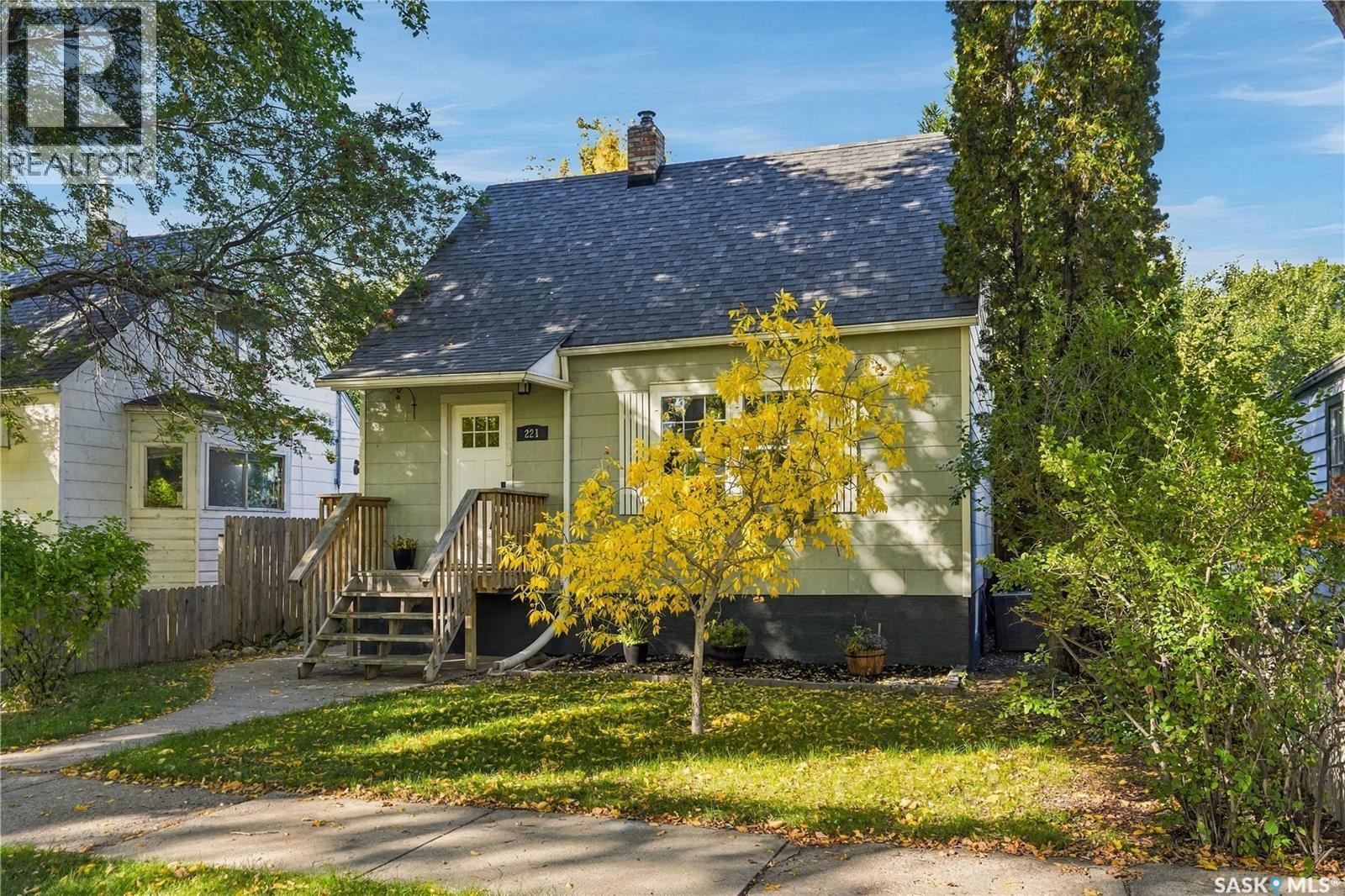 221 Elm Street, Saskatoon, Saskatchewan  S7J 0G8 - Photo 2 - SK049246