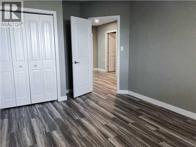 5215 52 Street photo 45
