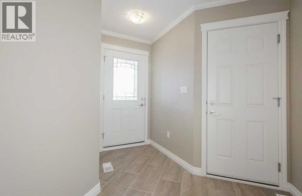 5215 52 Street photo 2