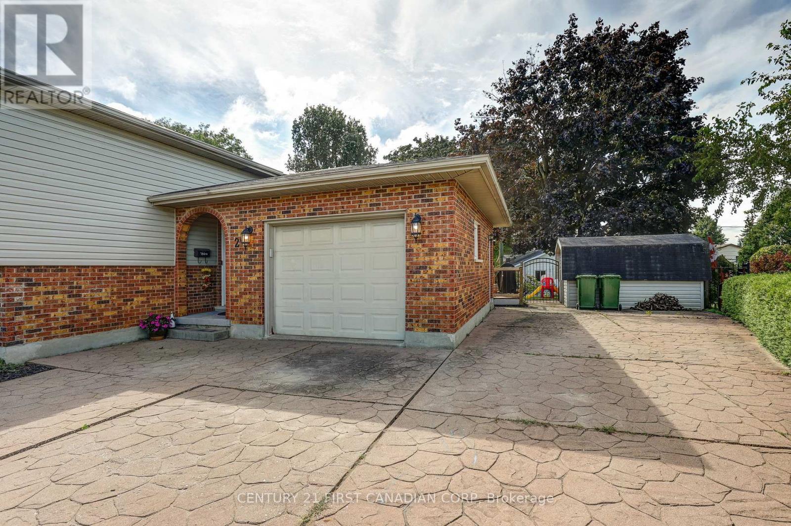 24 Erinlea Drive, St. Thomas, Ontario  N5R 5N8 - Photo 4 - X13824404