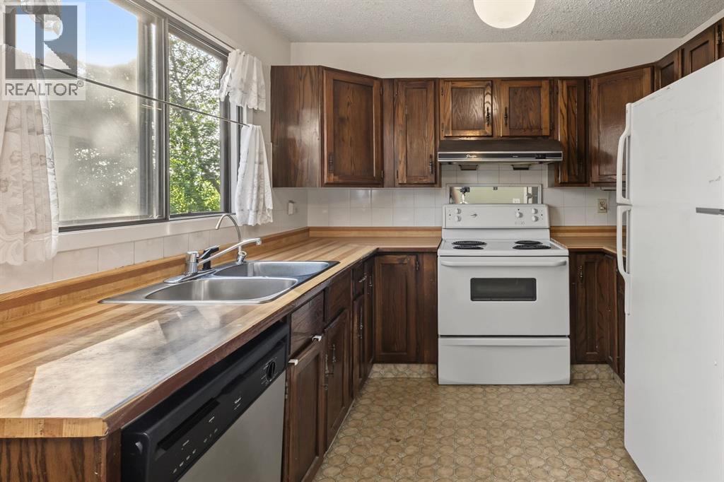 1272 Berkley Drive NW, Calgary, Alberta  T3K 1S9 - Photo 12 - A2342496