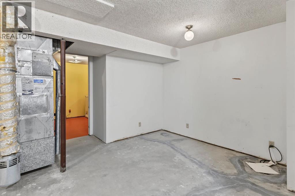 1272 Berkley Drive NW, Calgary, Alberta  T3K 1S9 - Photo 36 - A2342496