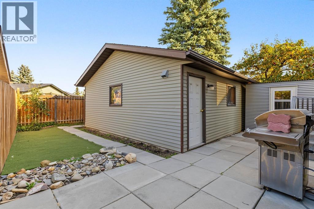 1272 Berkley Drive NW, Calgary, Alberta  T3K 1S9 - Photo 38 - A2342496