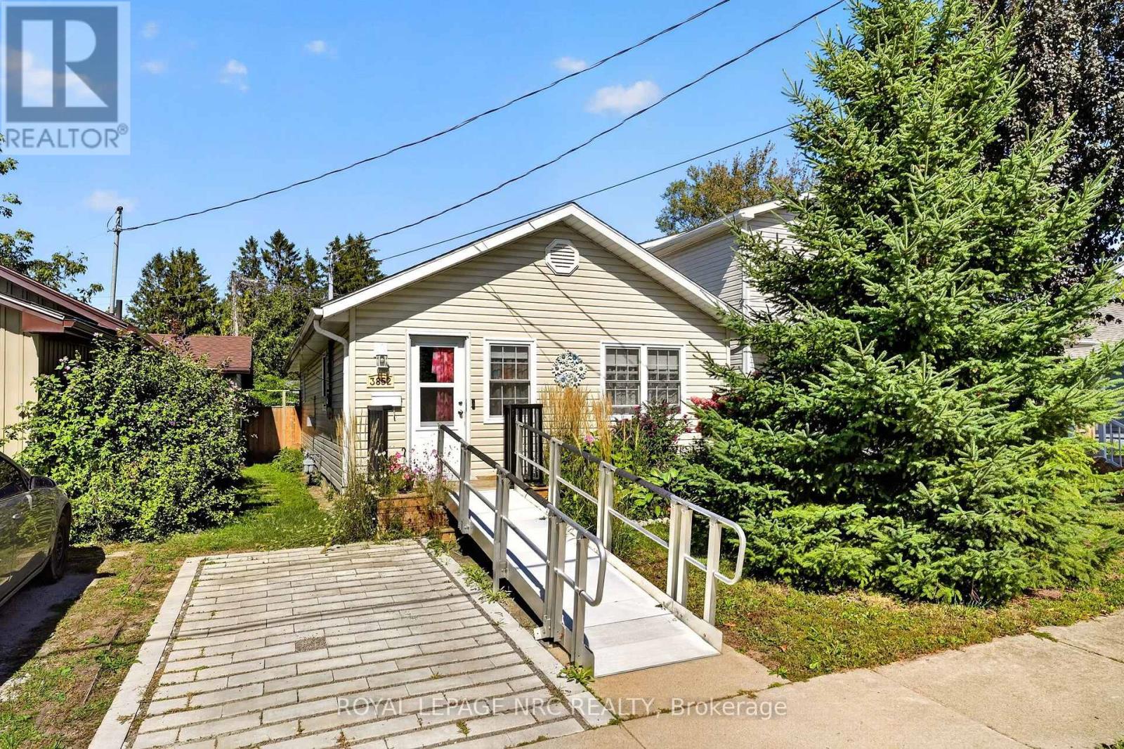 3852 Mathewson Avenue, Fort Erie (Crystal Beach), Ontario  L0S 1B0 - Photo 2 - X13824398