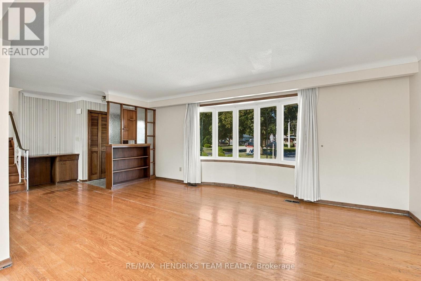 8 Empress Court, St. Catharines (Lakeport), Ontario  L2N 3G8 - Photo 10 - X13824428