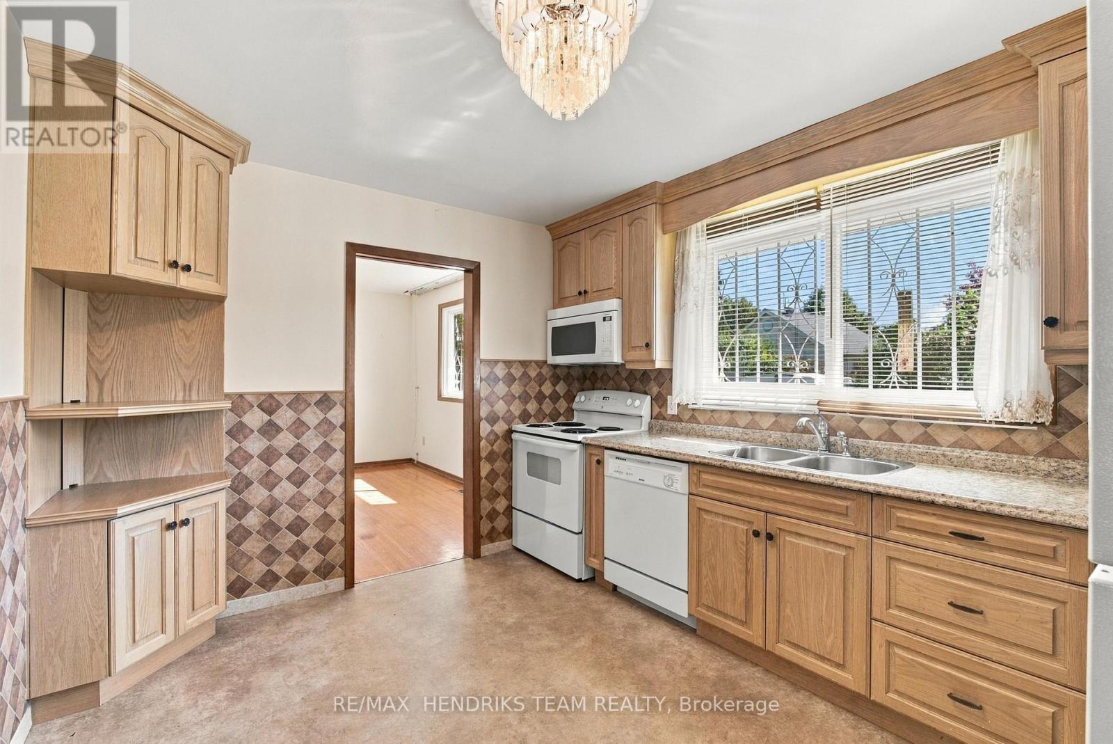 8 Empress Court, St. Catharines (Lakeport), Ontario  L2N 3G8 - Photo 13 - X13824428