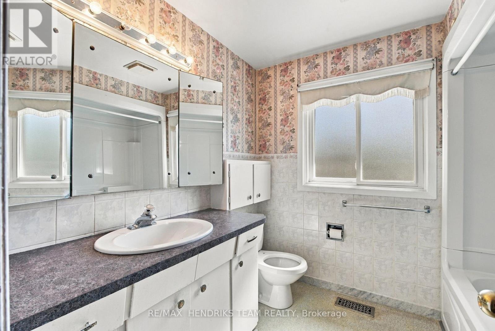 8 Empress Court, St. Catharines (Lakeport), Ontario  L2N 3G8 - Photo 21 - X13824428