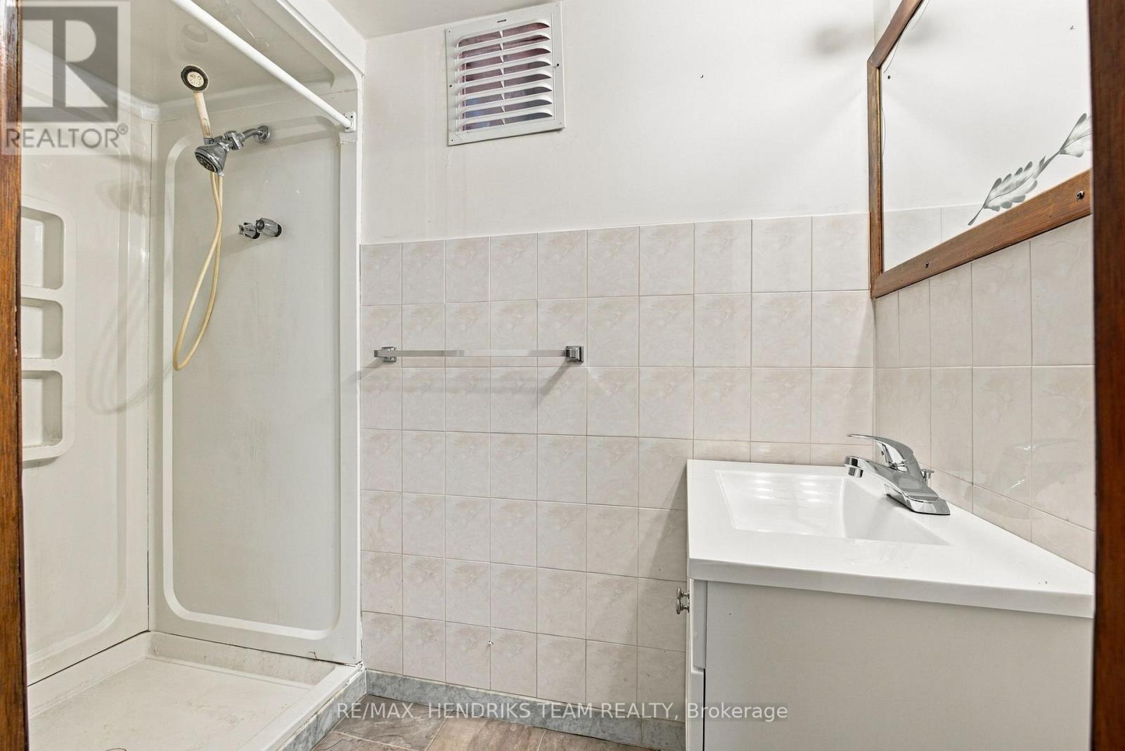 8 Empress Court, St. Catharines (Lakeport), Ontario  L2N 3G8 - Photo 30 - X13824428