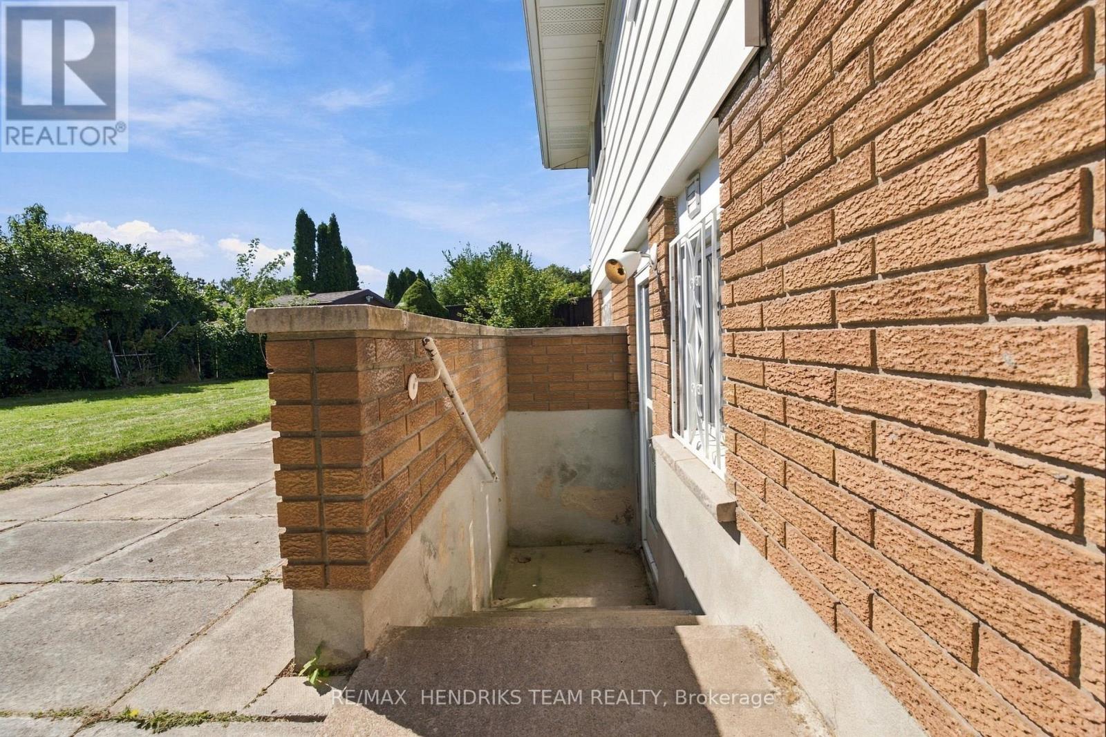8 Empress Court, St. Catharines (Lakeport), Ontario  L2N 3G8 - Photo 32 - X13824428