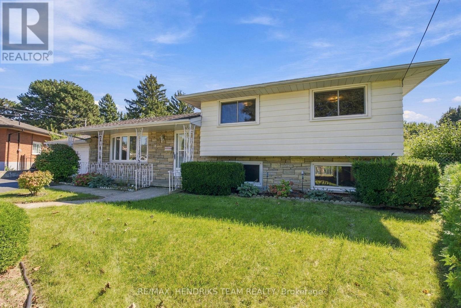 8 Empress Court, St. Catharines (Lakeport), Ontario  L2N 3G8 - Photo 4 - X13824428