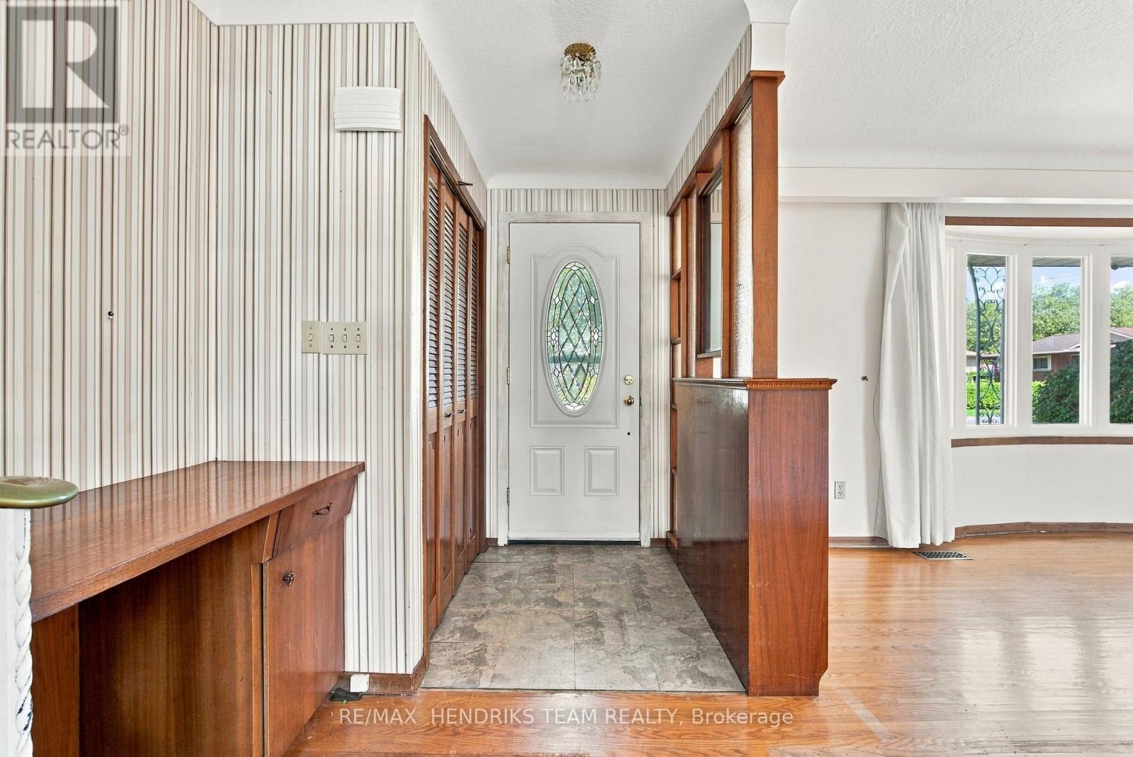 8 Empress Court, St. Catharines (Lakeport), Ontario  L2N 3G8 - Photo 6 - X13824428