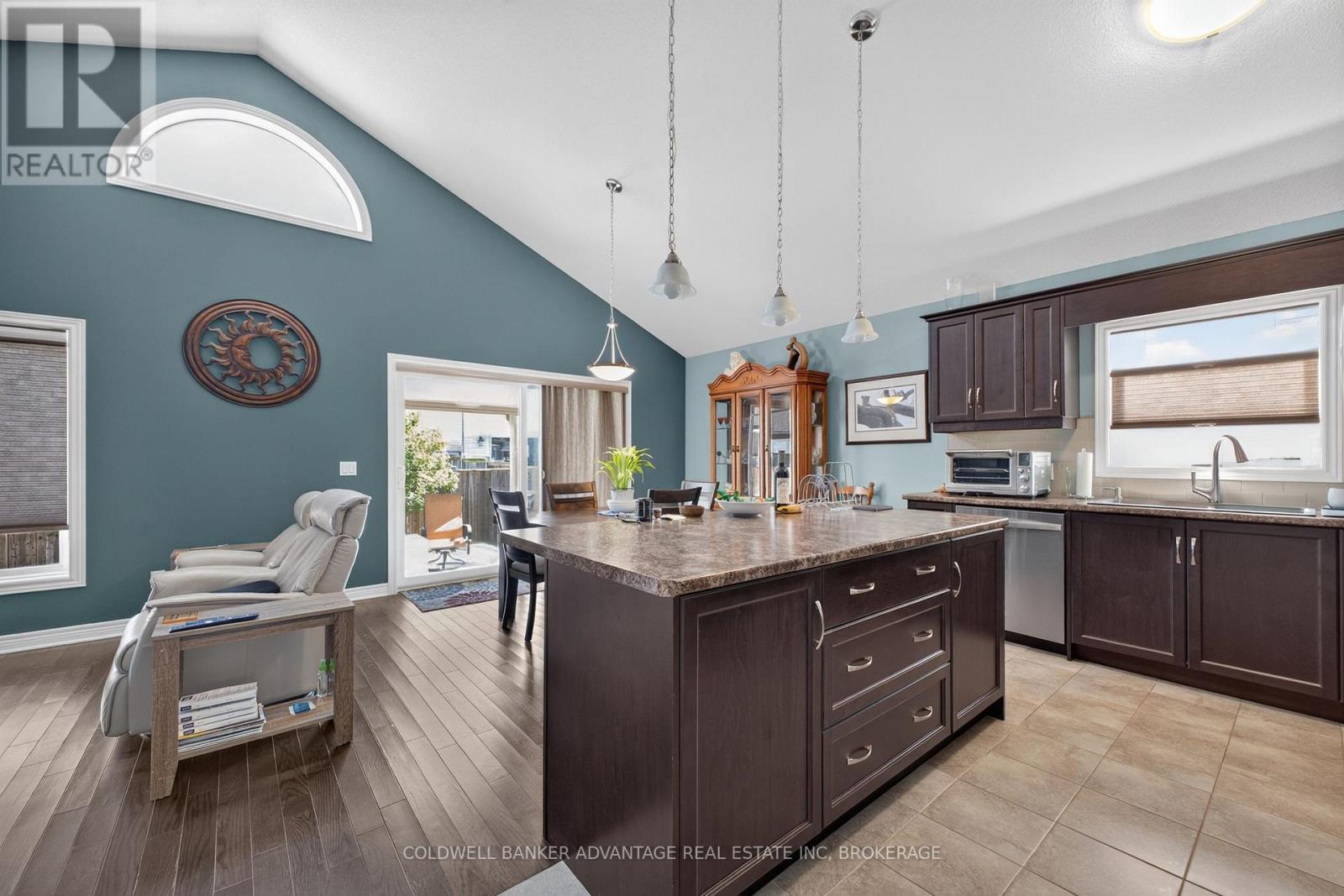 211 Classic Avenue, Welland (Lincoln/crowland), Ontario  L3B 0A3 - Photo 8 - X13824540