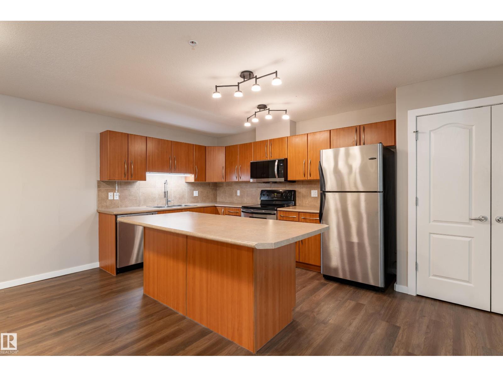 #211 278 SUDER GREENS DR NW photo 5