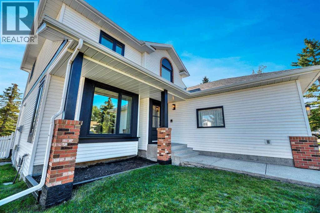 238 Hawktree Bay NW, Calgary, Alberta  T3G 2Z3 - Photo 2 - A2346500