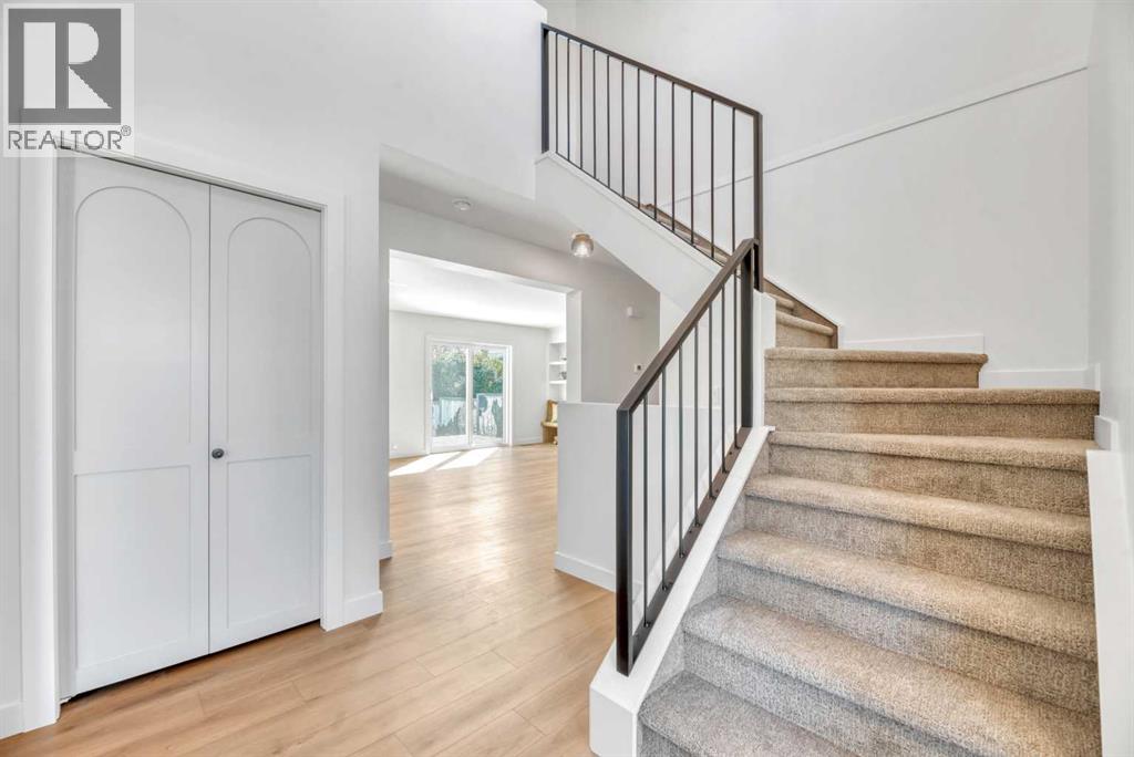 238 Hawktree Bay NW, Calgary, Alberta  T3G 2Z3 - Photo 4 - A2346500