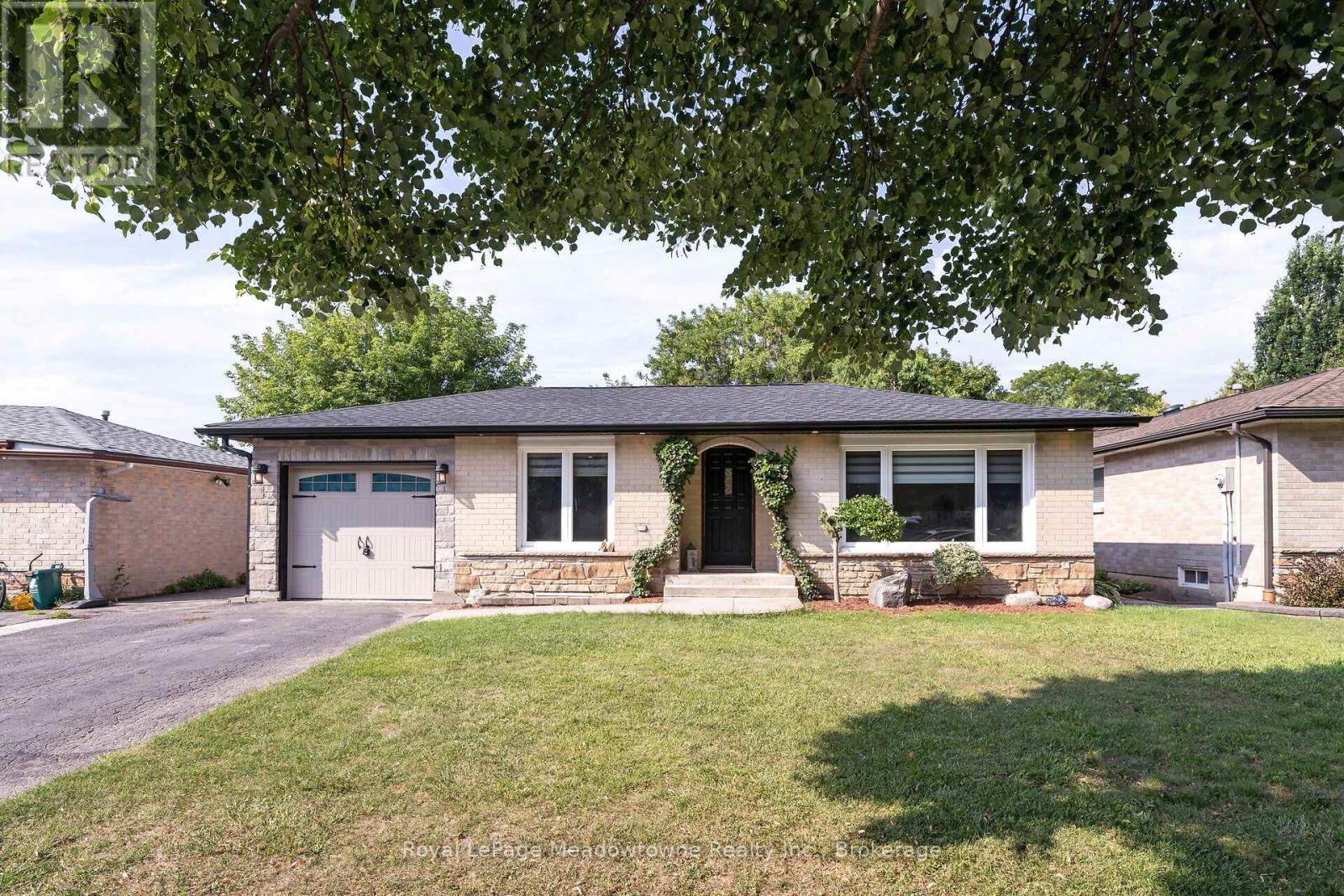 96 Macdonald Crescent, Milton (Dp Dorset Park), Ontario  L9T 2Y8 - Photo 2 - W13824606