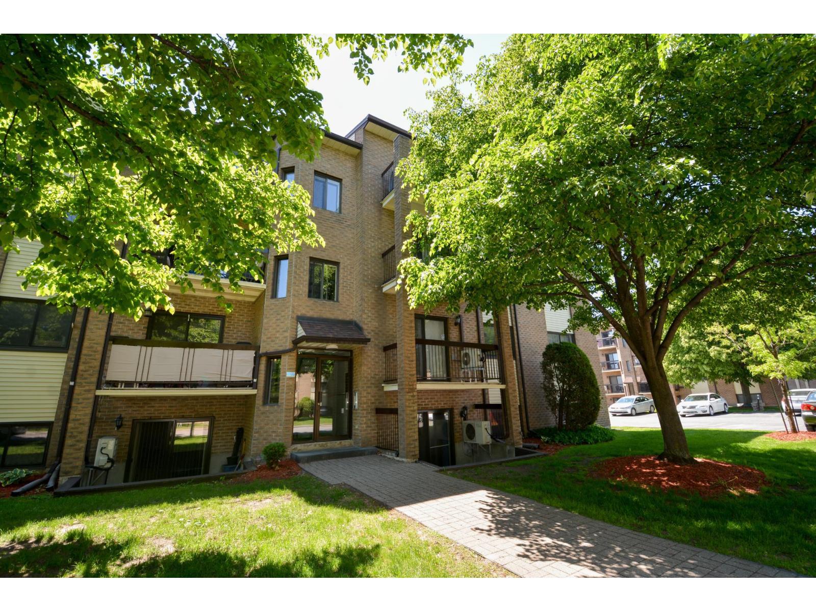 6120 Rue Lise-Charbonneau|#402 Longueuil (Saint-Hubert) Quebec Canada J3Y8M9 2