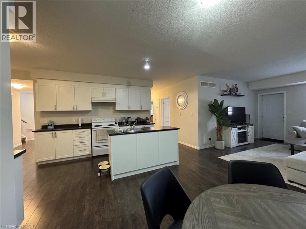 205 RACHEL Crescent Unit# B, Kitchener, Ontario