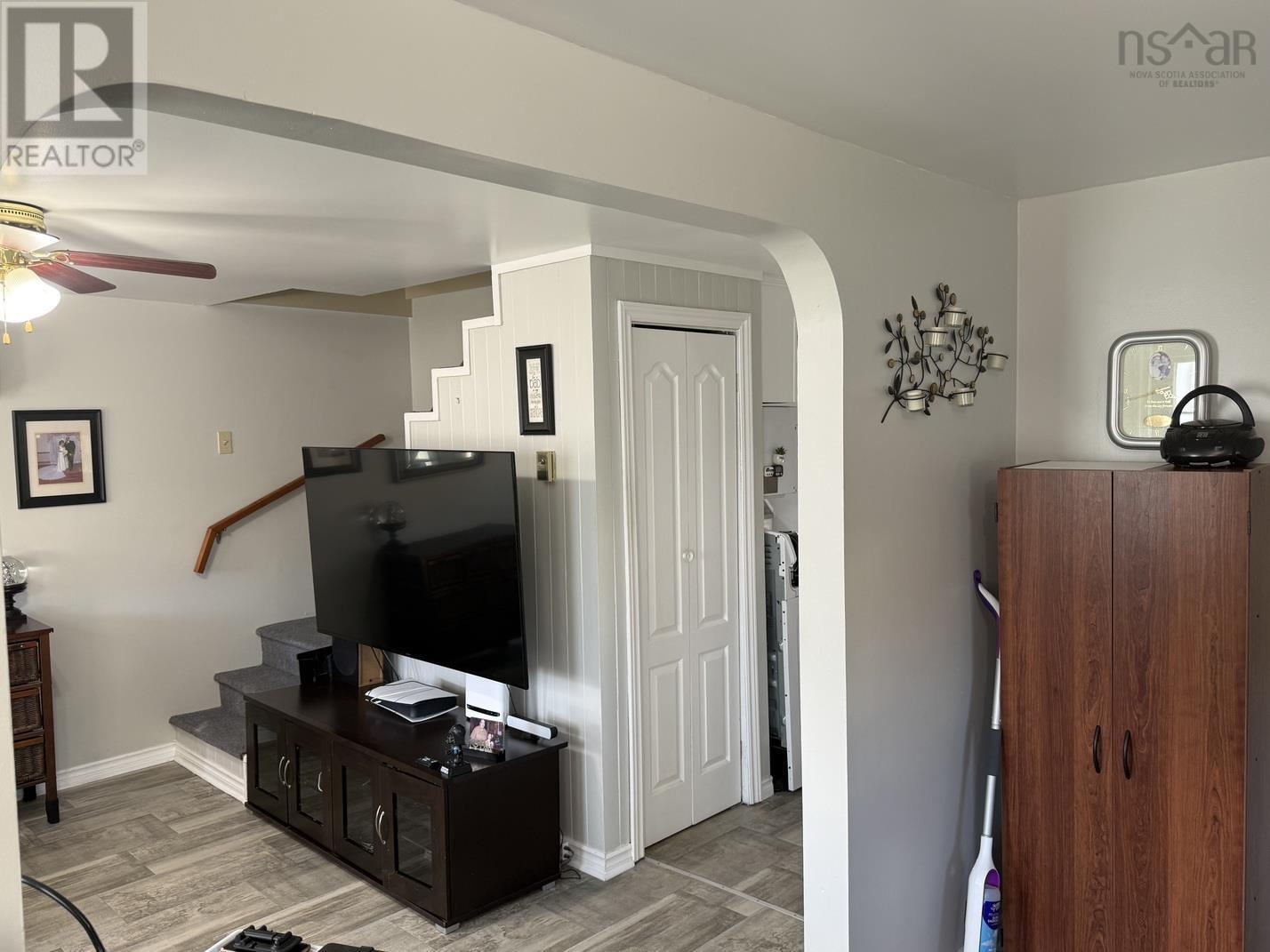 3569 Ellsworth Avenue, New Waterford, Nova Scotia  B1H 2G8 - Photo 17 - 202624265