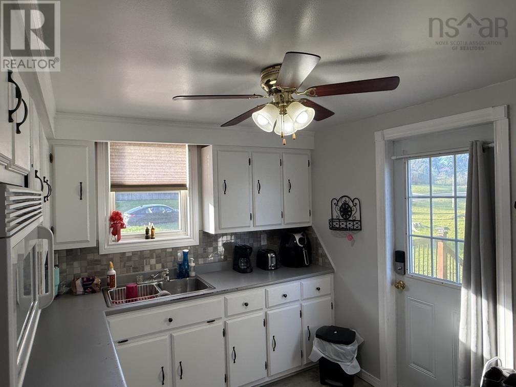 3569 Ellsworth Avenue, New Waterford, Nova Scotia  B1H 2G8 - Photo 19 - 202624265
