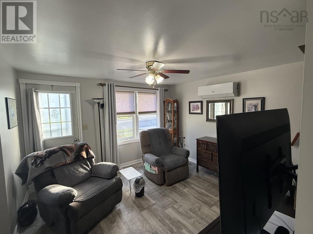 3569 Ellsworth Avenue, New Waterford, Nova Scotia  B1H 2G8 - Photo 15 - 202624265