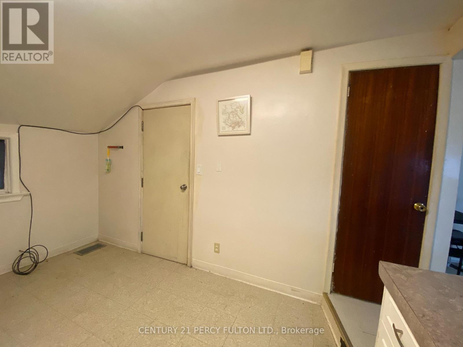 3 - 169 Mary Street N, Oshawa, Ontario  L1G 5C1 - Photo 3 - E13824400