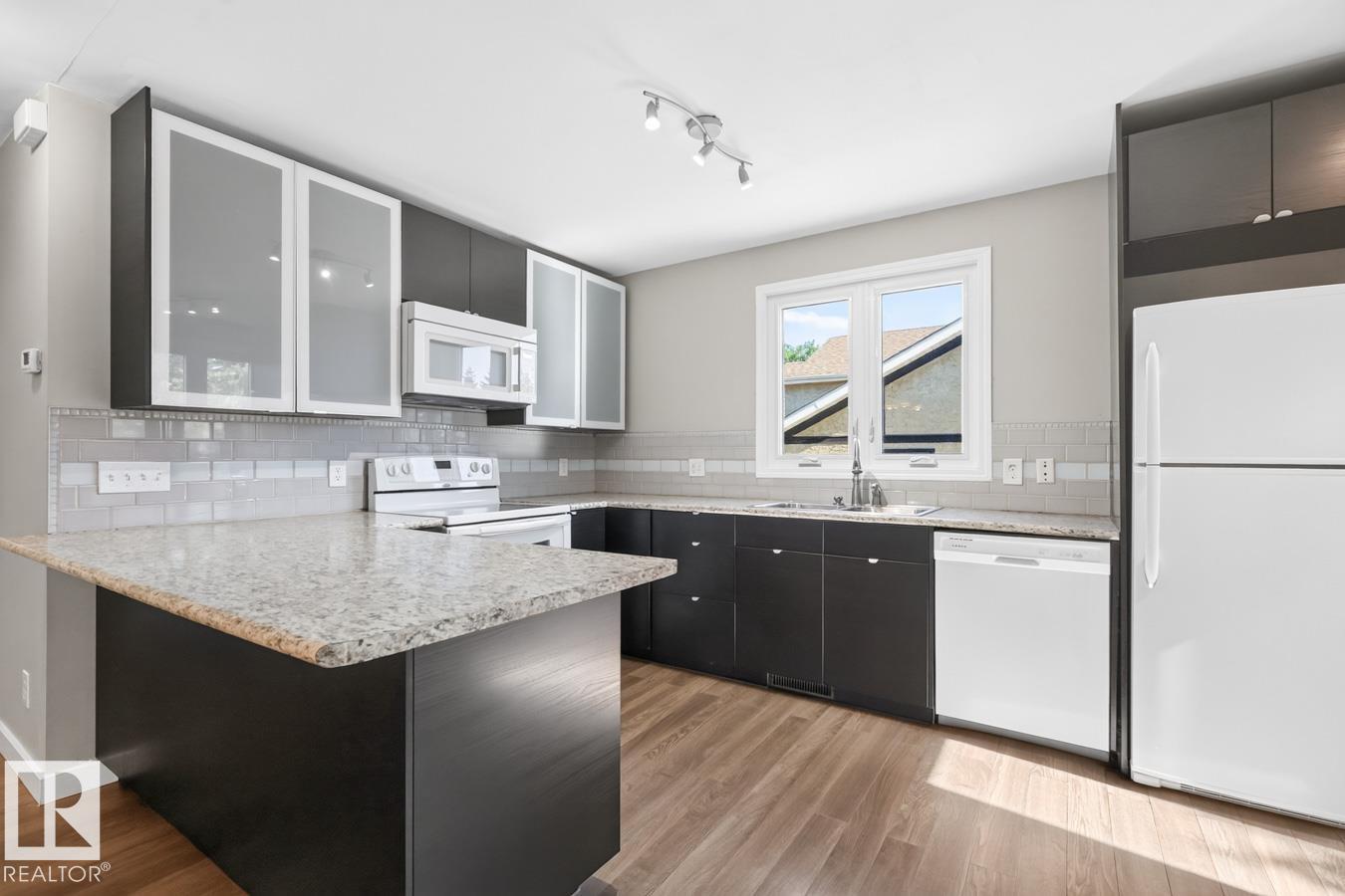 3524 51 ST NW photo 12