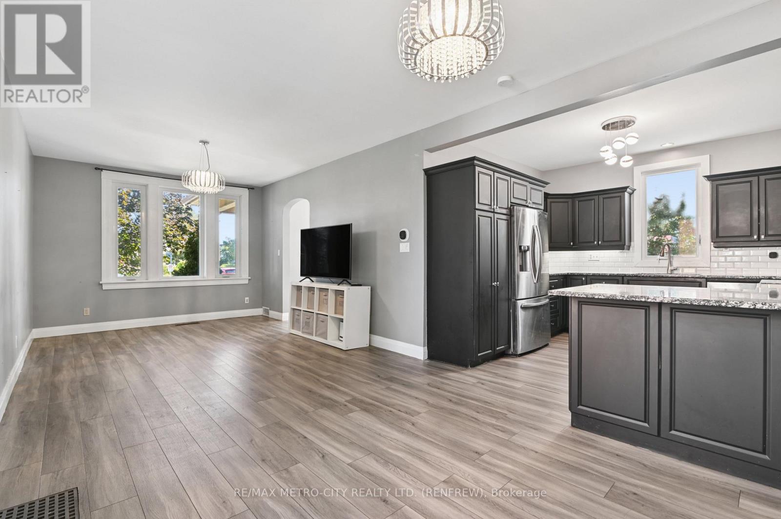 450 Barr Street, Renfrew, Ontario  K7V 1K1 - Photo 11 - X13824466