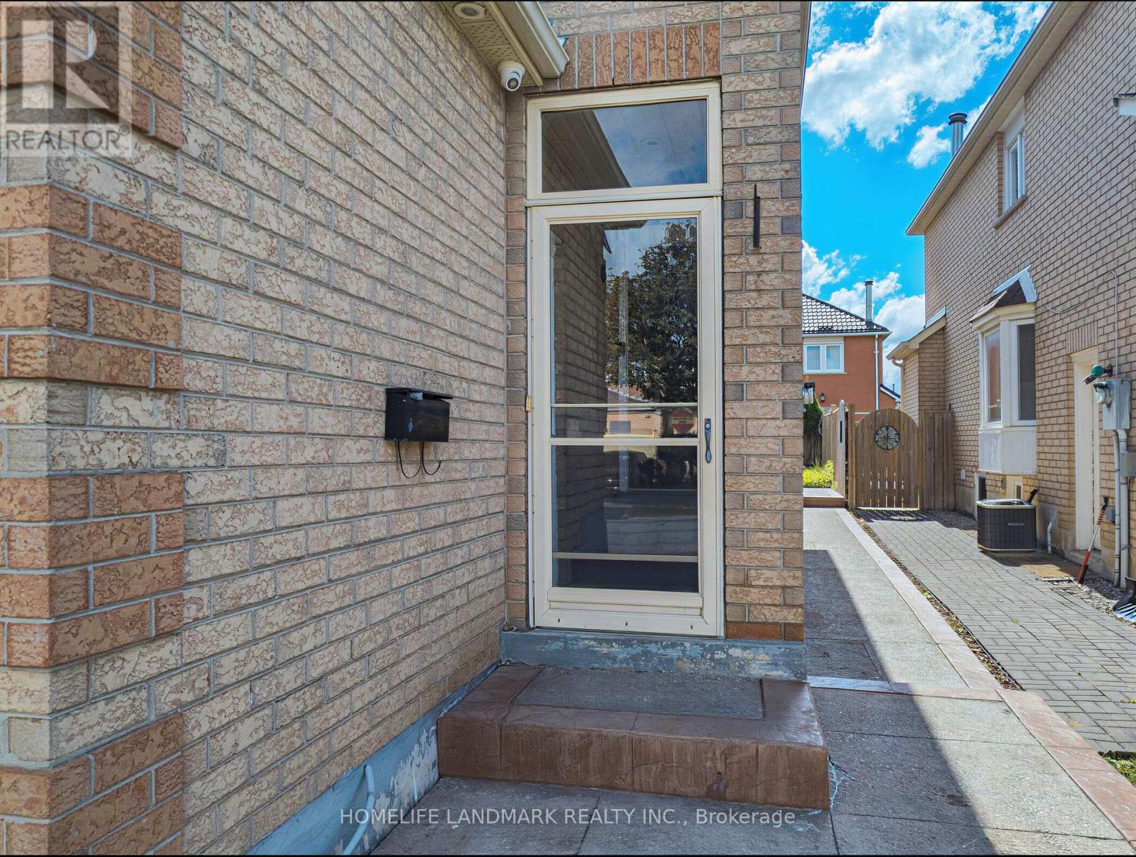 106 Clarion Crescent, Markham, Ontario L3S 3M5 - Photo 3 - N13824476