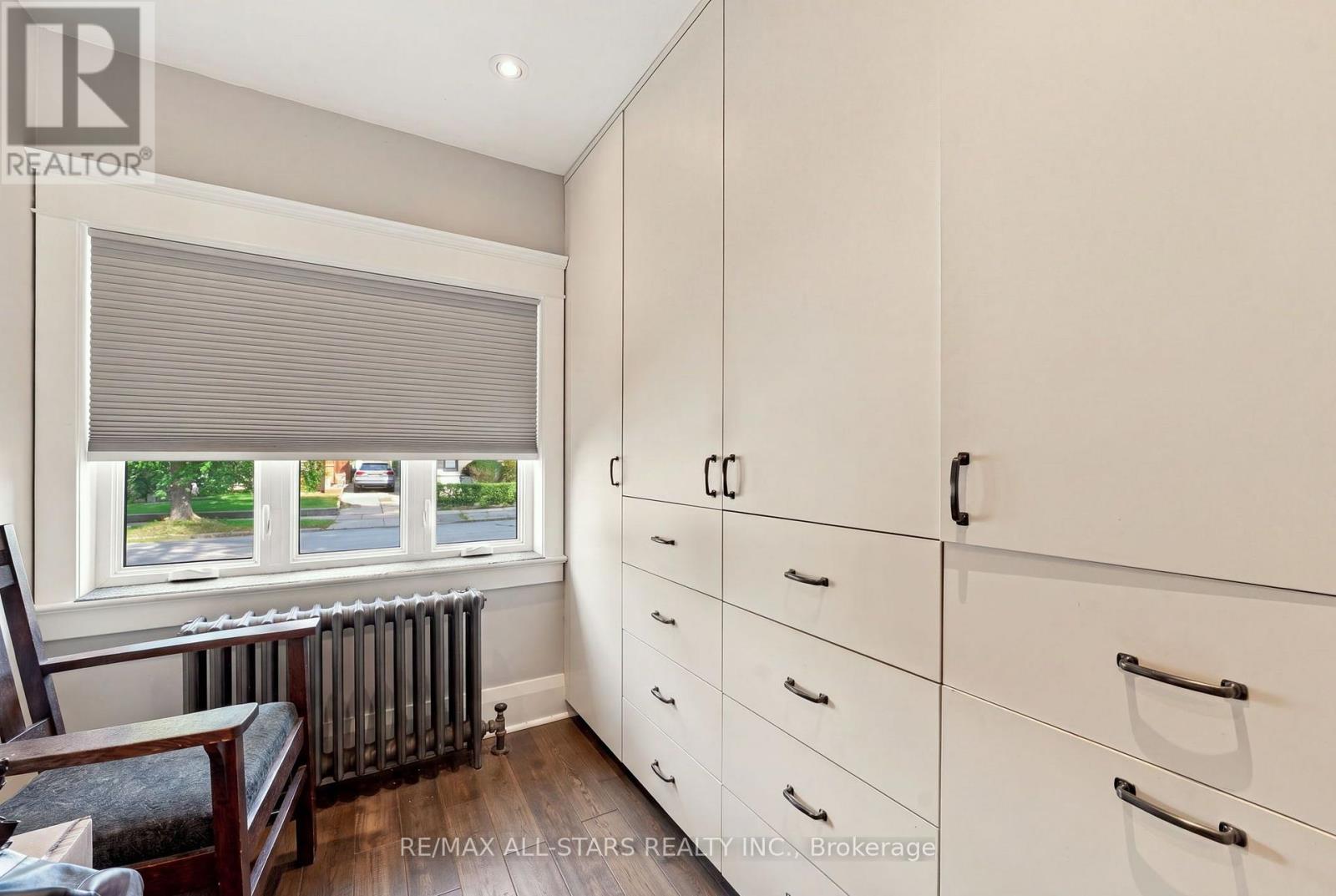 435 Mortimer Avenue, Toronto, Ontario  M4J 2G1 - Photo 17 - E13824052