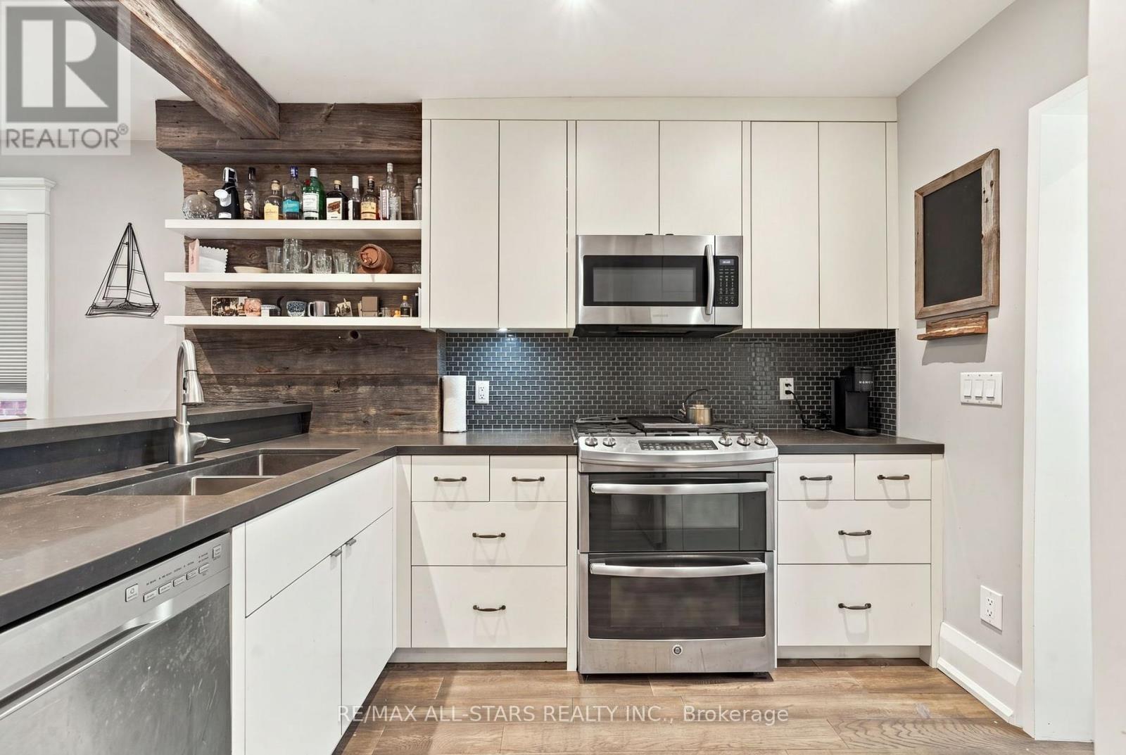 435 Mortimer Avenue, Toronto, Ontario  M4J 2G1 - Photo 24 - E13824052