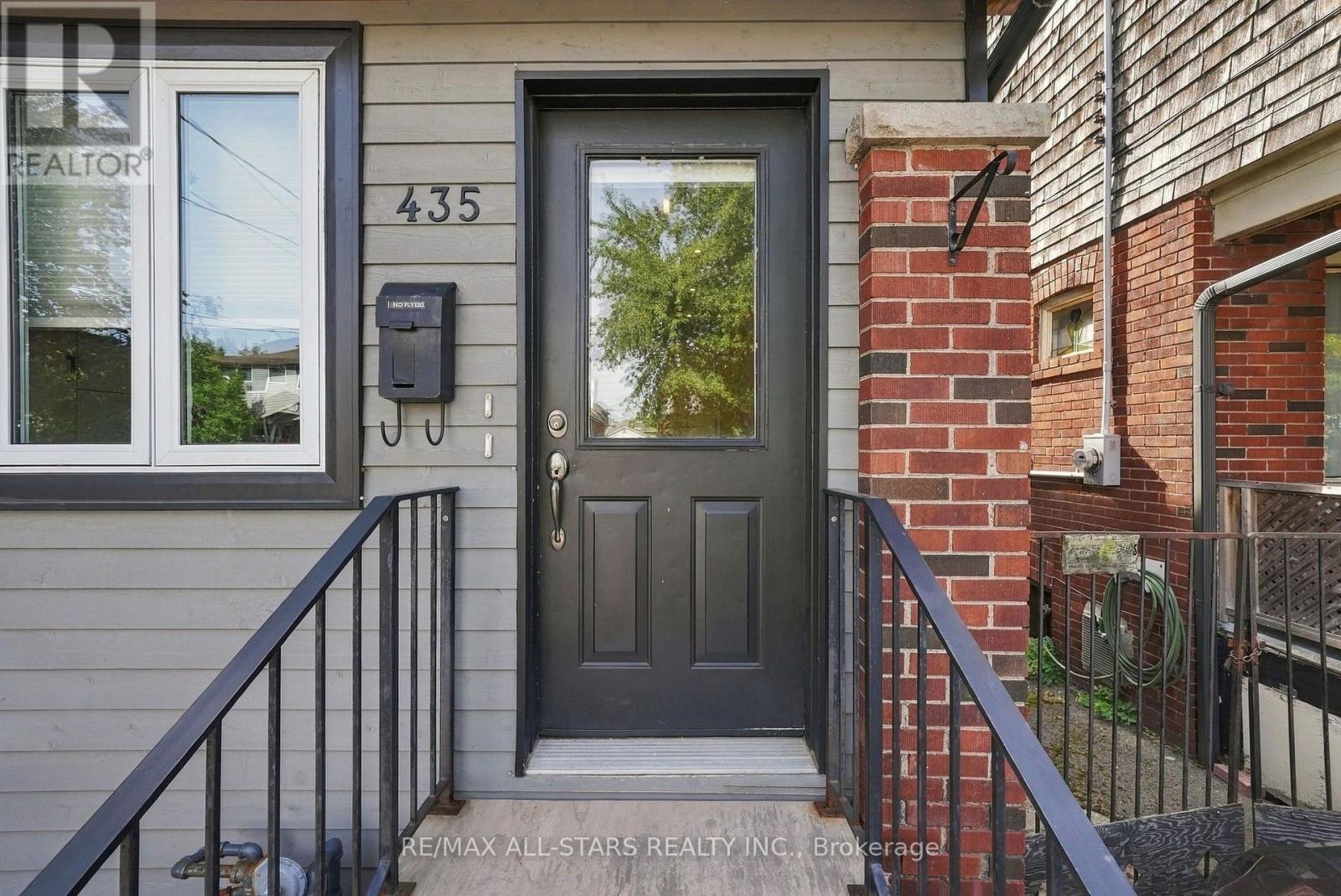 435 Mortimer Avenue, Toronto, Ontario  M4J 2G1 - Photo 4 - E13824052