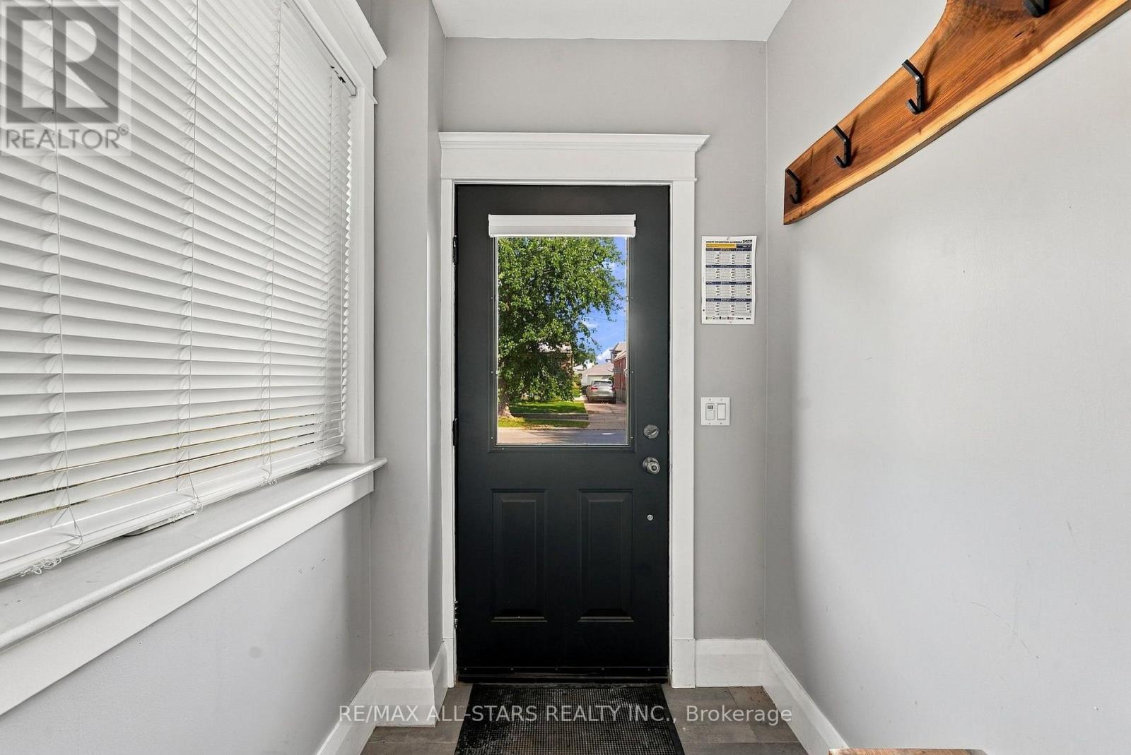 435 Mortimer Avenue, Toronto, Ontario  M4J 2G1 - Photo 5 - E13824052