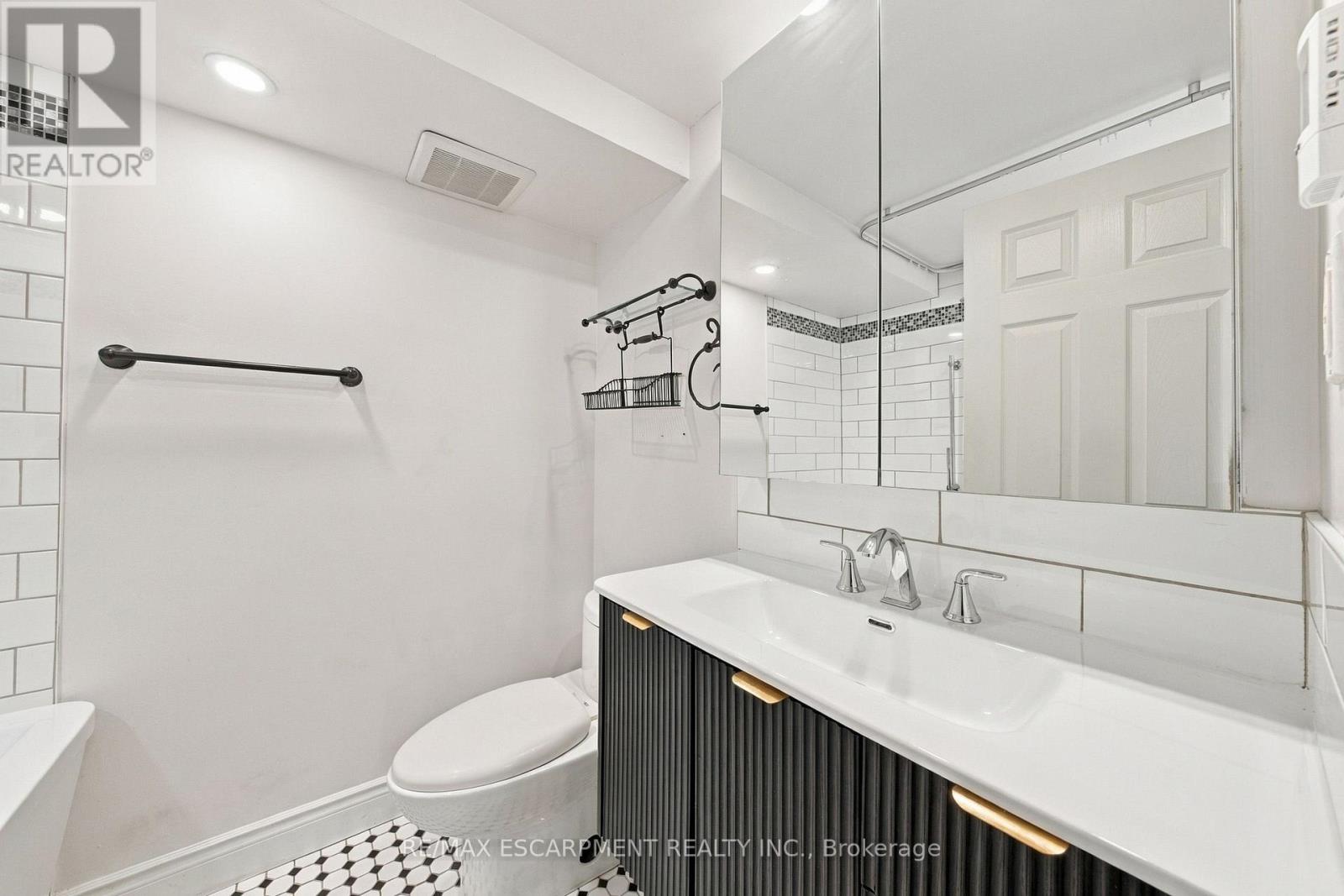 433 Belvenia Road, Burlington, Ontario  L7L 1T2 - Photo 11 - W13824418