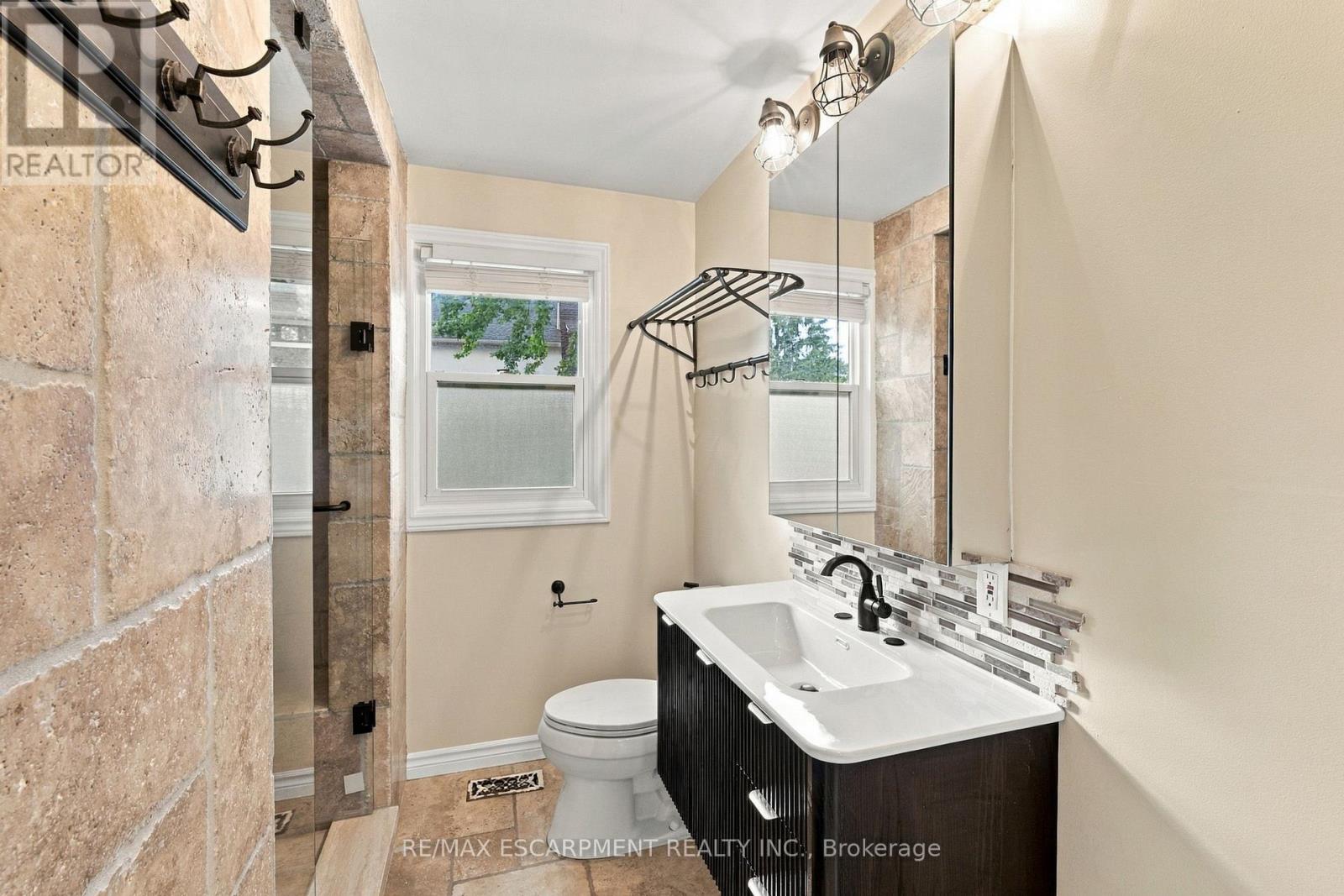 433 Belvenia Road, Burlington, Ontario  L7L 1T2 - Photo 9 - W13824418