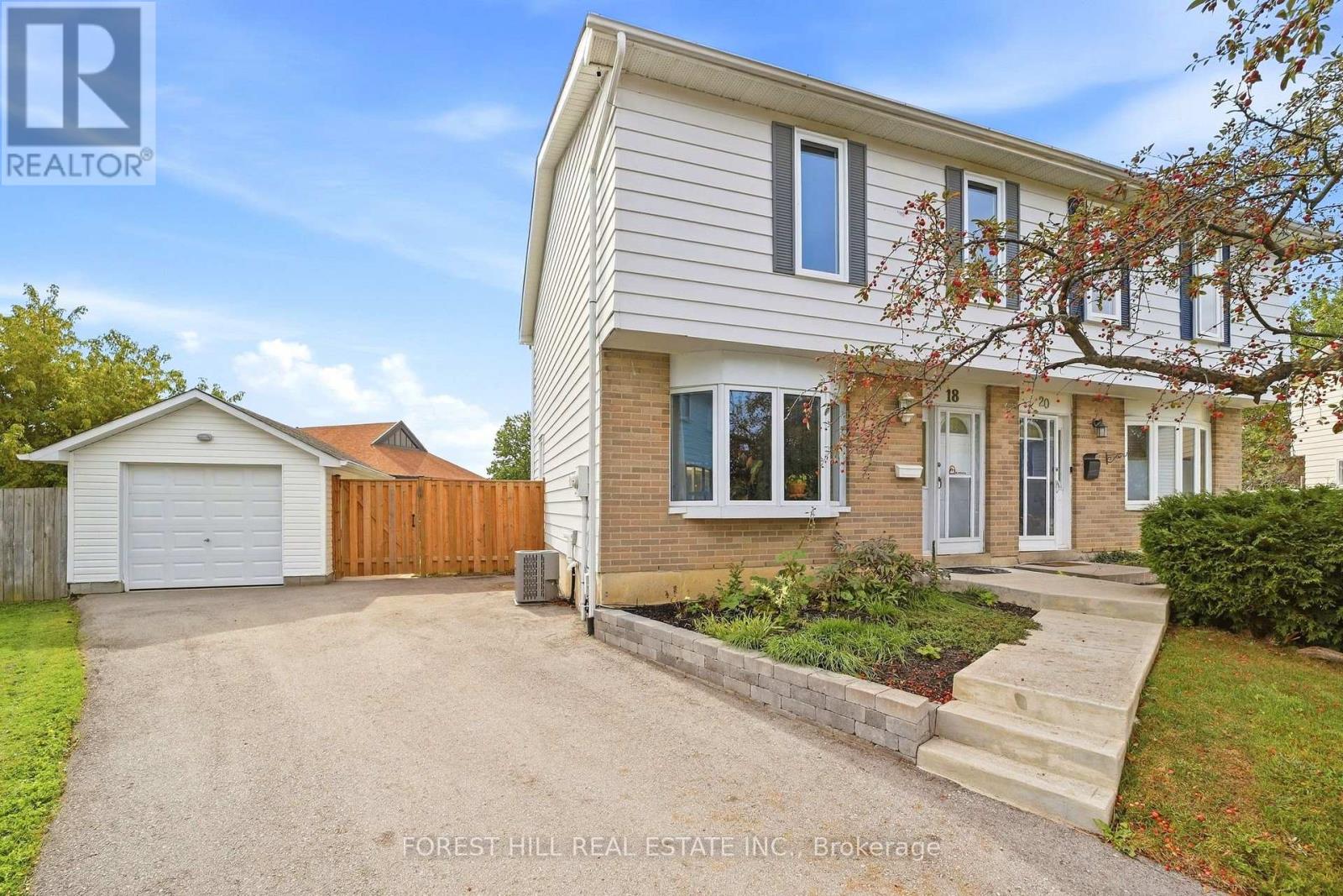 18 Griselda Court, Brampton, Ontario  L6S 1M6 - Photo 2 - W13824446