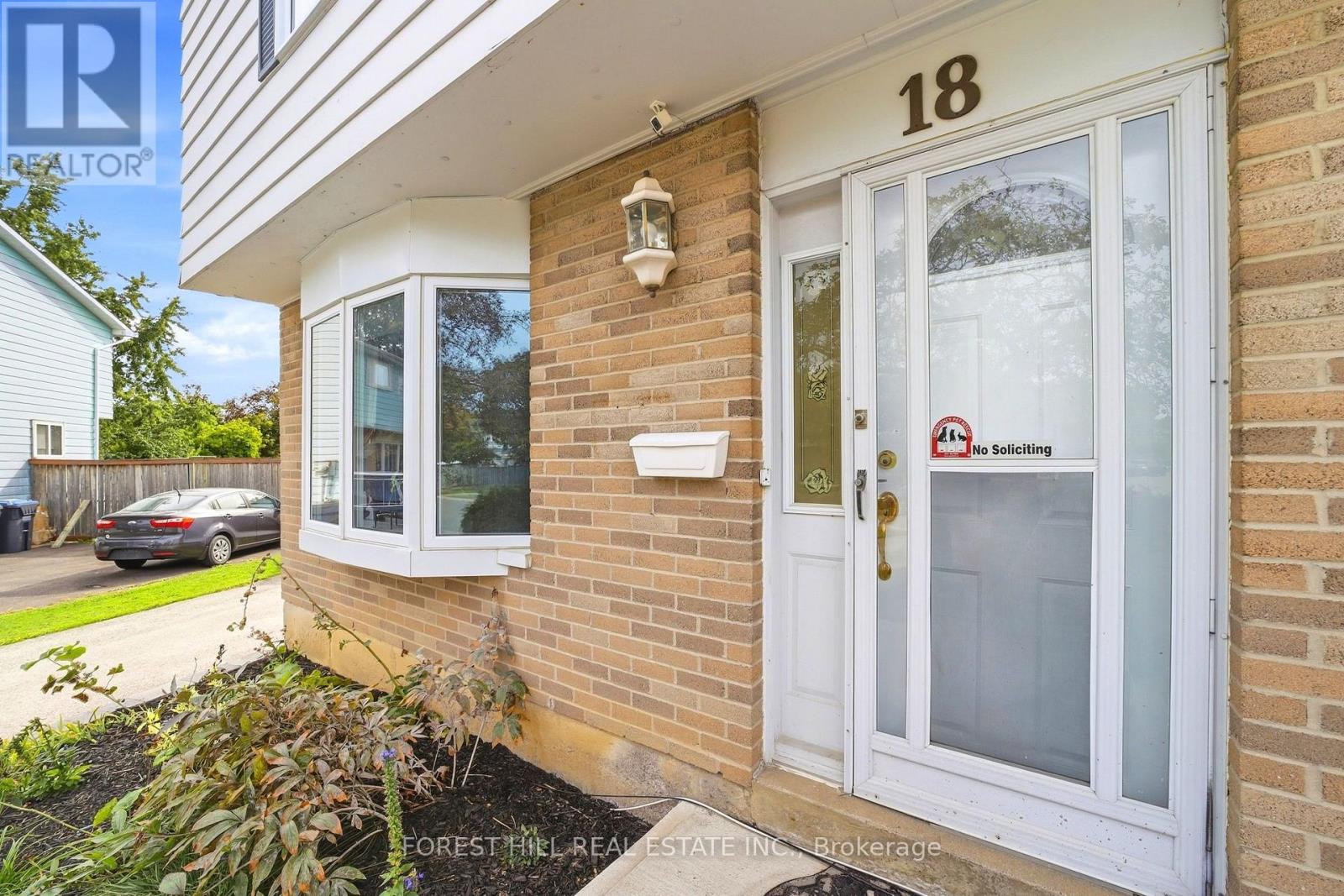 18 Griselda Court, Brampton, Ontario  L6S 1M6 - Photo 4 - W13824446