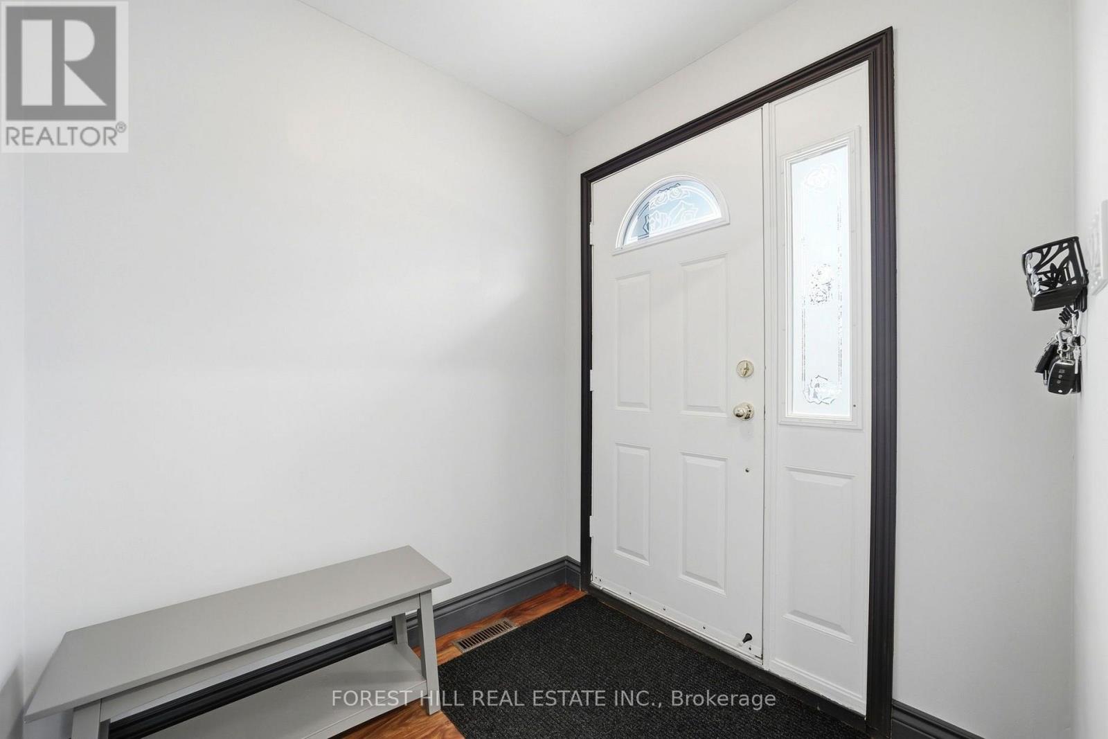 18 Griselda Court, Brampton, Ontario  L6S 1M6 - Photo 5 - W13824446