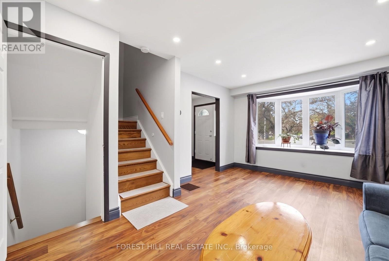 18 Griselda Court, Brampton, Ontario  L6S 1M6 - Photo 7 - W13824446